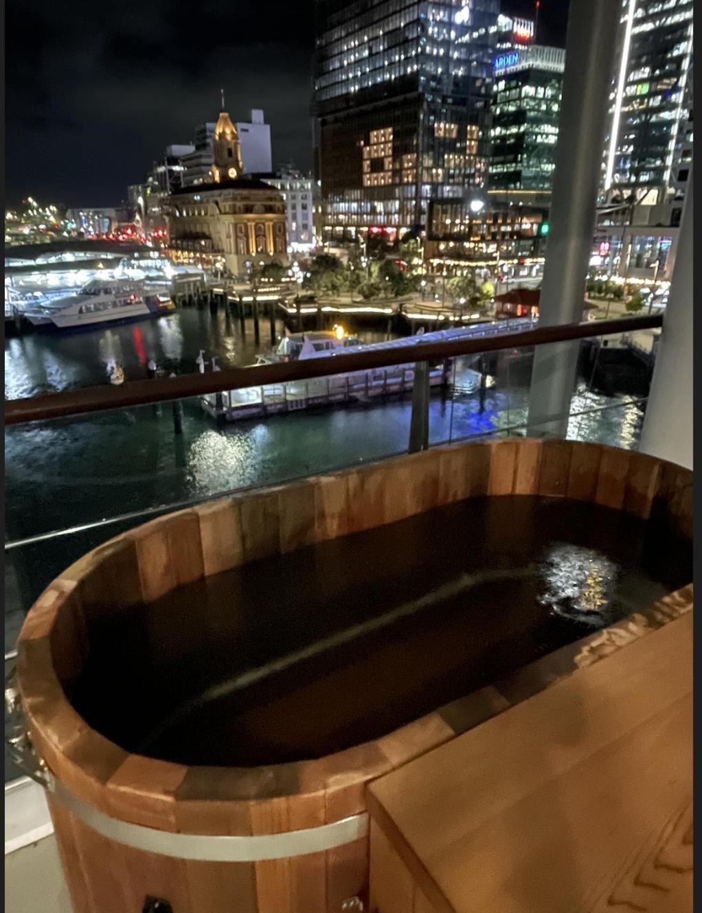 Luxury Apartment - Parking - Hot Tub - Stunning Views โอ๊คแลนด์ ภายนอก รูปภาพ